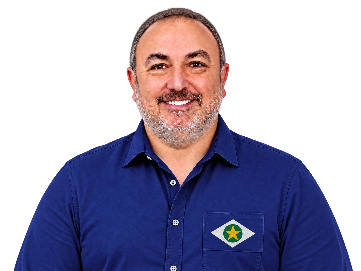 Retrato de Alcino Barcelos, sorrindo, com camisa azul